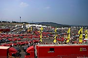 Ferrari Parkplatz auf dem Oldtimer GP