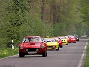 Ferraris auf Landstrasse