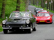 Ferraris auf Landstrasse
